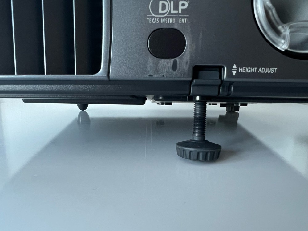 SHARP Notevision PG-F200X Projector, remote & Apple adapter, VERY LOW LAMP HOURS