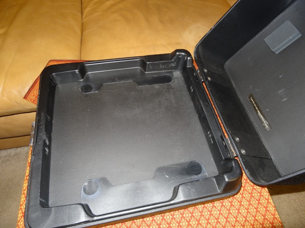 Olympia DELUXE SM9 White Typewriter + Case & Key