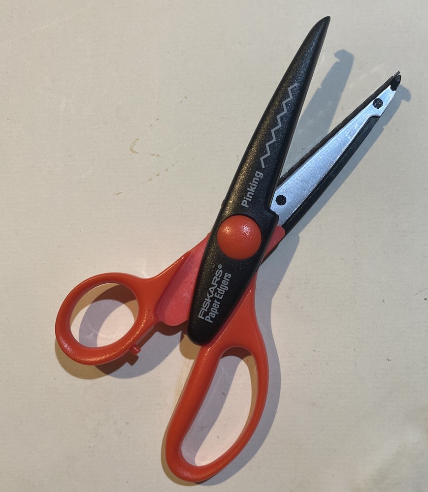 FISKARS Paper Edgers - Pinking Crafting Scissors. 6.5 Inches