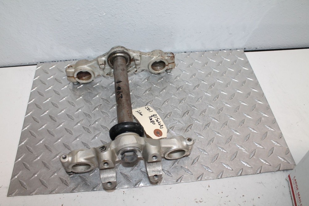 1981 SUZUKI RM80 TRIPLE TREE FORK CLAMP STEERING STEM