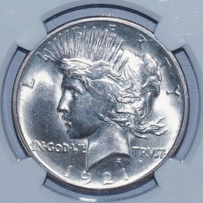 Lot of 5 1921-1935 US $1 Silver Peace D ollars, Mixed Dates & Mint Marks