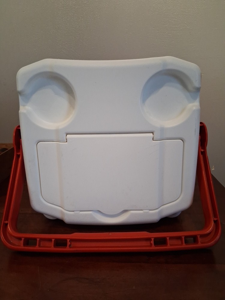 Igloo Quantum 12 cooler 18 Pack capacity Lockable USA. 12 Quart Red White Black