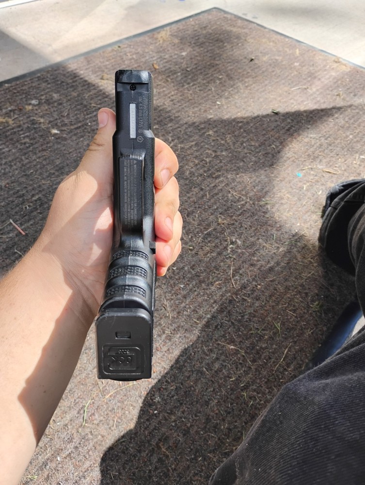 Offically Licensed Glock 19 CO2 Powered BB Pistol.