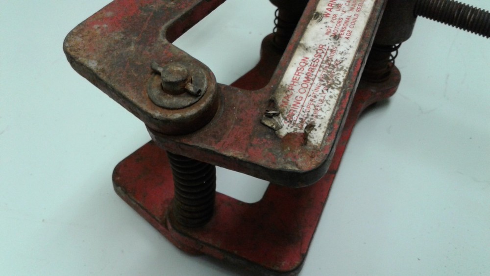 Universal Clamshell Strut Spring Compressor tool
