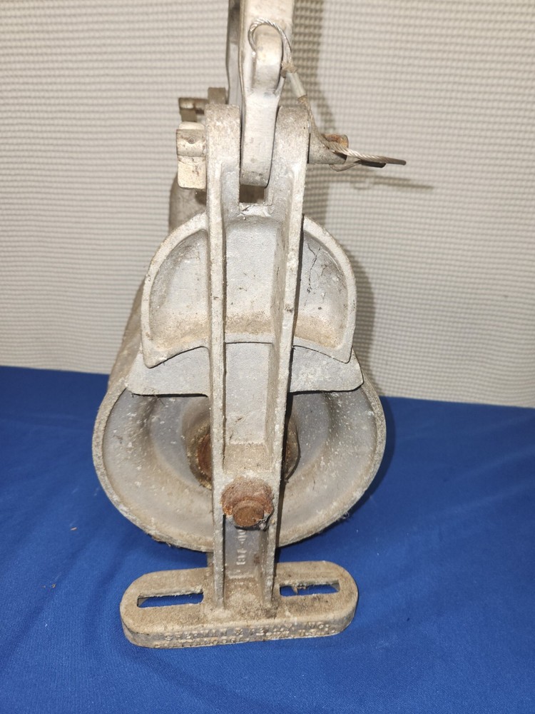 SHERMAN & REILLY 3 BLOCK PULLING SHEAVE W/ STRAIN PLATE