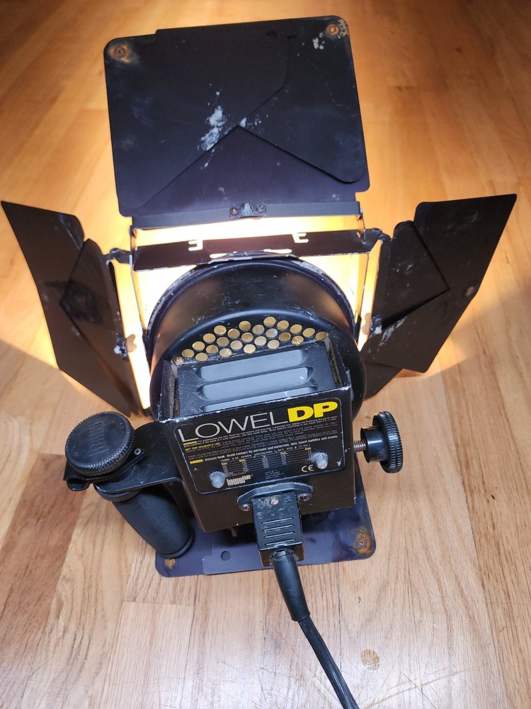 Lowel DP 1000W Continuous Tungsten Focus Flood Spotlight WITH POWER CABLE
