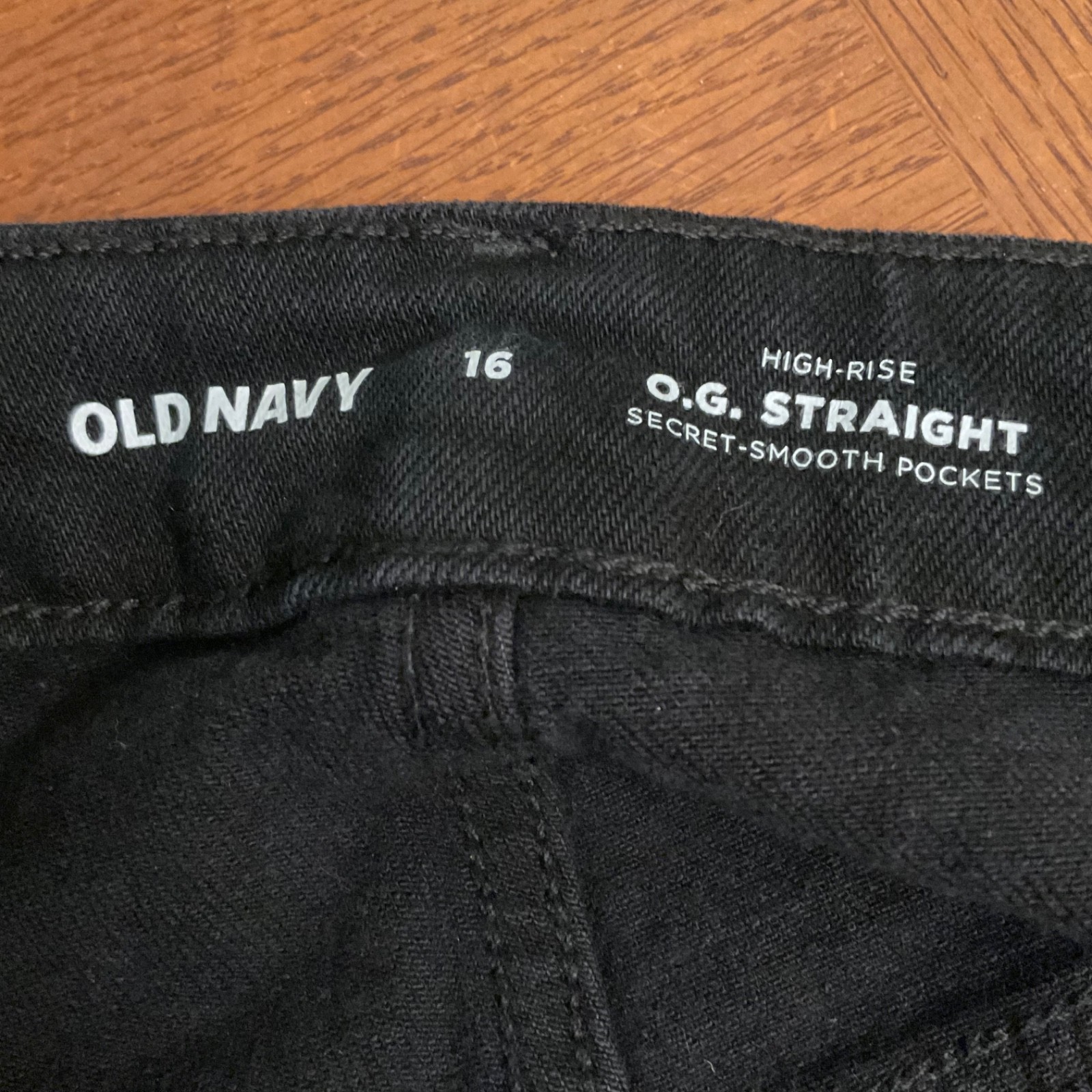 Old Navy High-Rise OG Straight Black Jean Shorts Women’s Sz 16 Raw Hems NWT