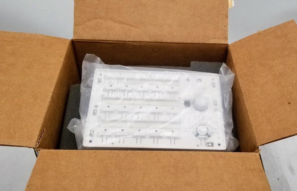 MP-B20-W Media Presentation Button Panel B20 White Crestron