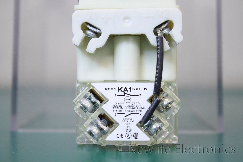 Square D 9001KT38LGG31 Push-to-Test Pilot Light