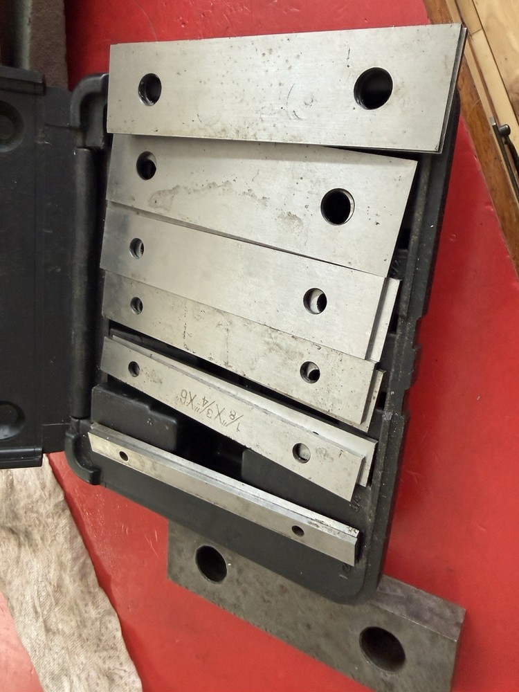 Clausing 8520 Milling Machine 8636 Vise With Enco Parallels