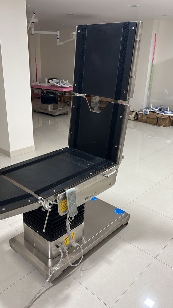 Surgical table