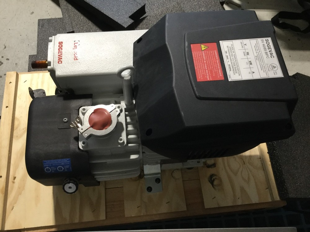 LEYBOLD SOGEVAC ROTARY VAIN PUMP NEW OPEN BOX