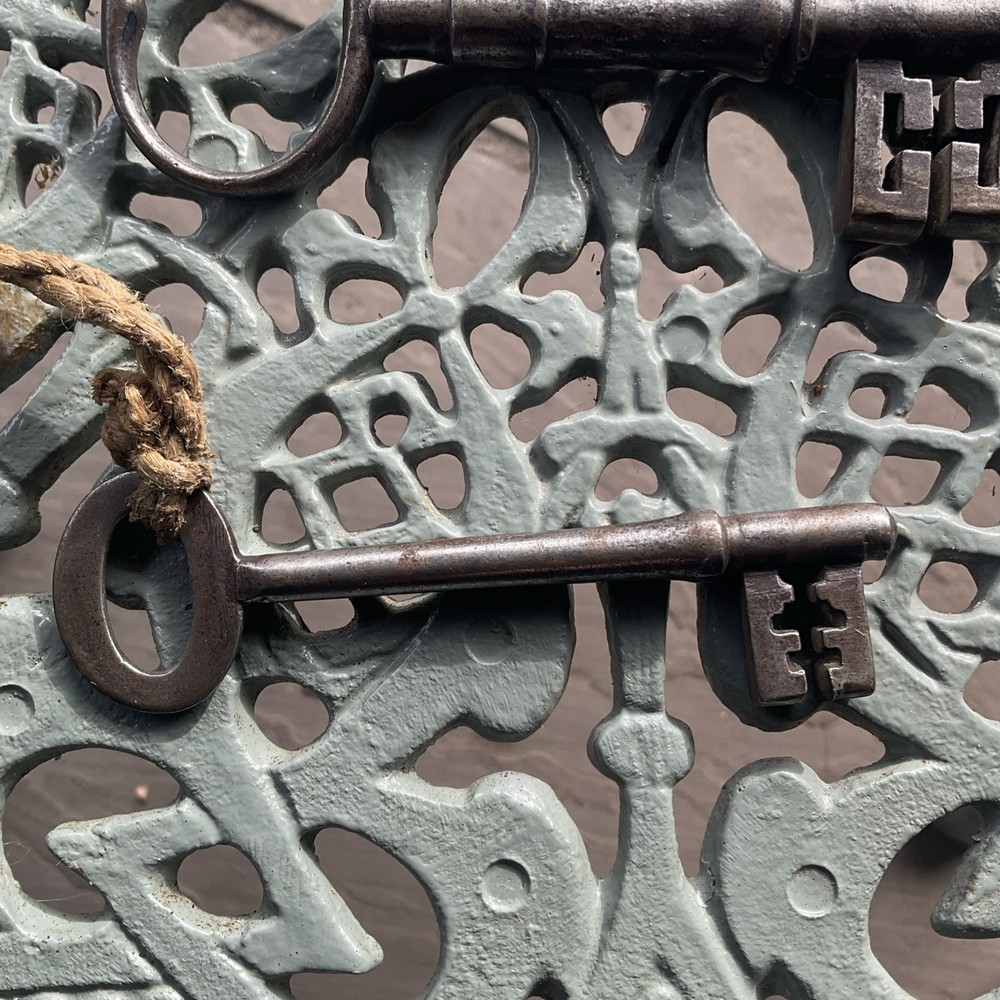 ANTIQUE KEYS X2