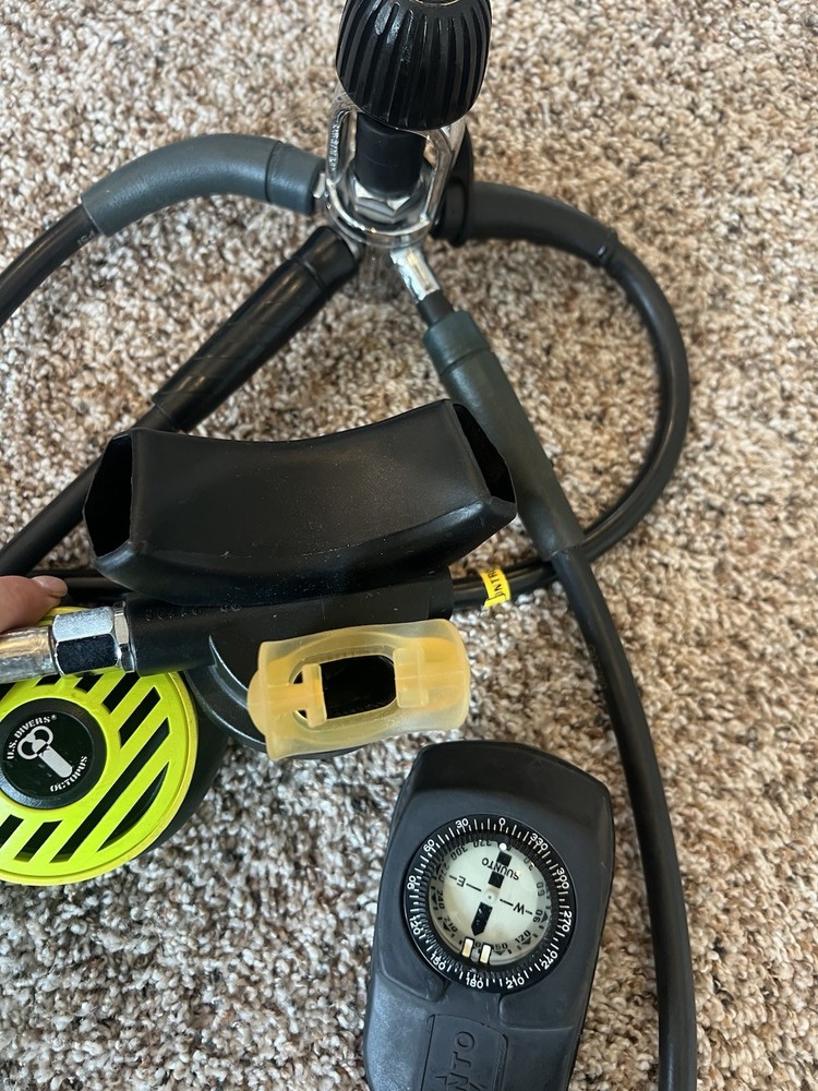 Seaquest Suunto Solution Dive Computer Console Regulator Octopus