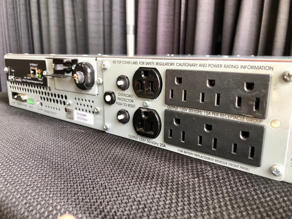 APC SMT3000RM2UC Smart-UPS Battery Backup & Surge Protector
