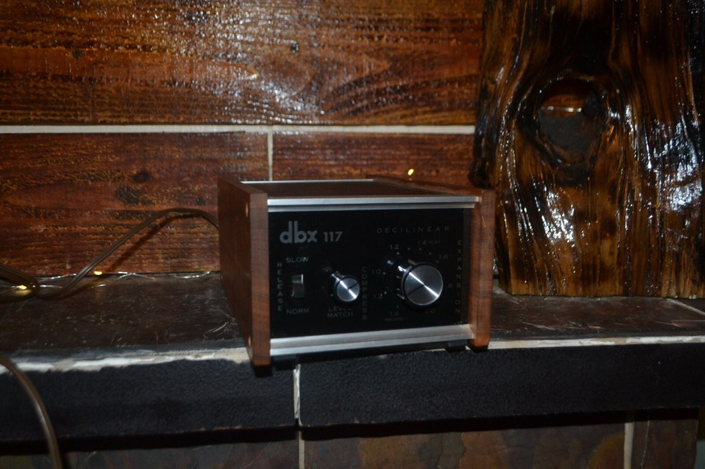 DBX 117 Decilinear Compressor Dynamic Range ProcessorTested VIDEO