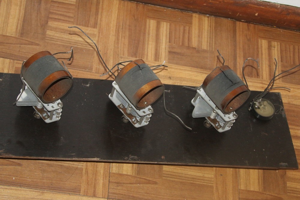 From 1920's GAROD Radio Multiple air-core inductor , variable capacitor, dials