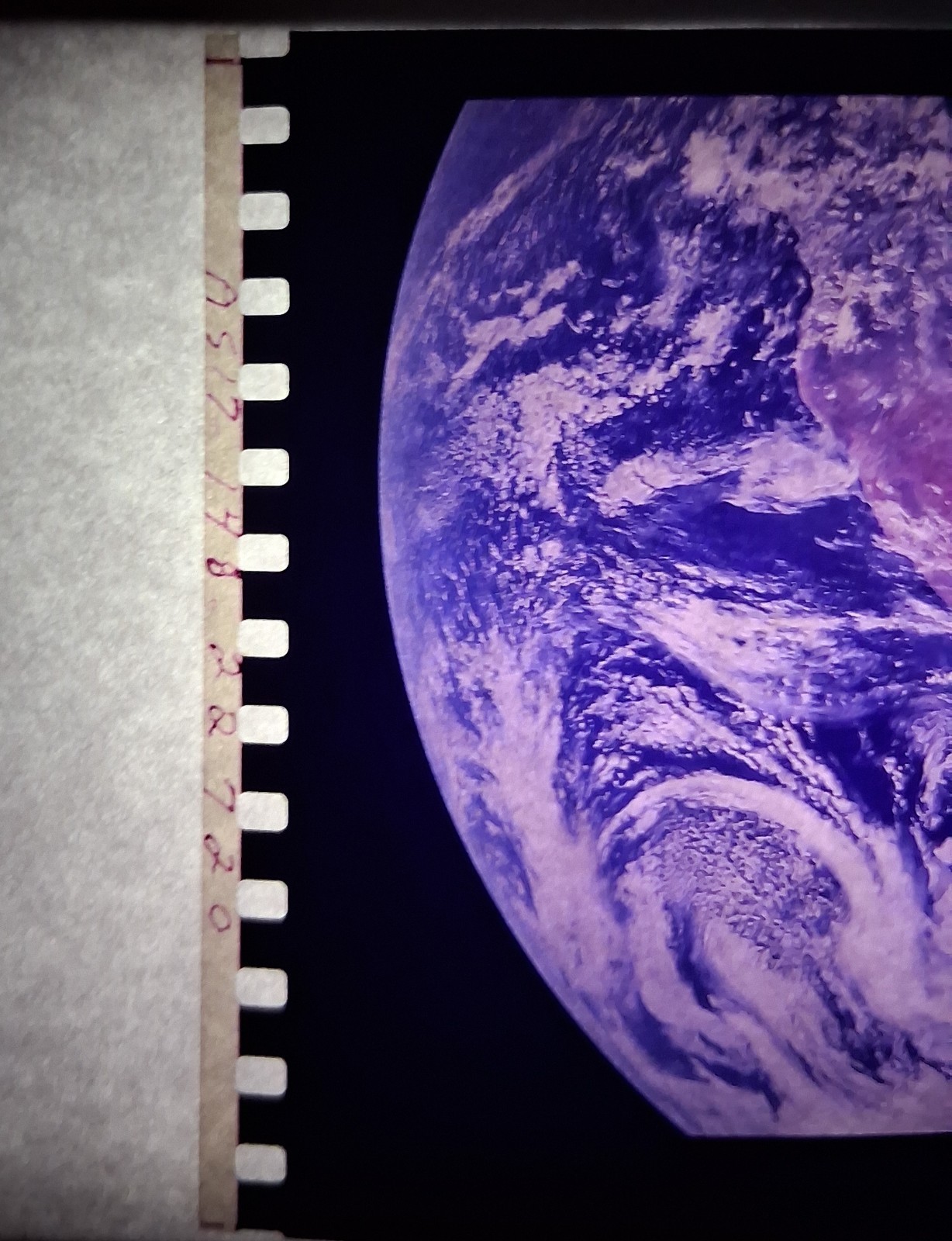 VINTAGE NASA APOLLO 17 70MM FILM CUTOUT AS17-148-22720