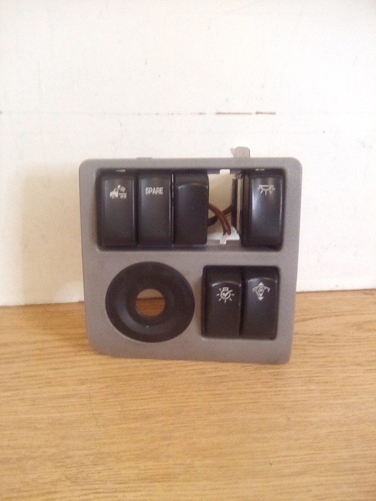 Peterbilt 579 S64-6105 Dash Switch Panel