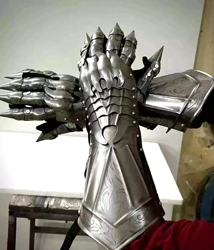 Medieval Metal Gothic Knight Style Gauntlets Functional Armor Gloves