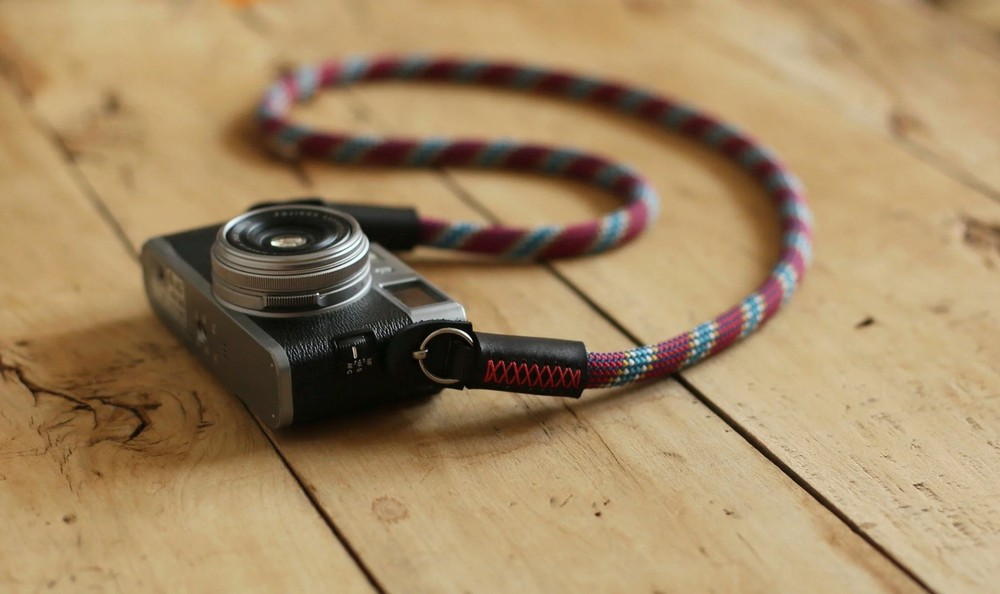 Windmup Red Pattern Climbing Rope Camera Strap