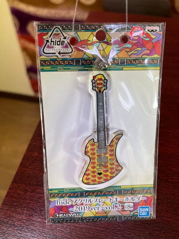 2 hide acrylic keychains & 1 driver's license