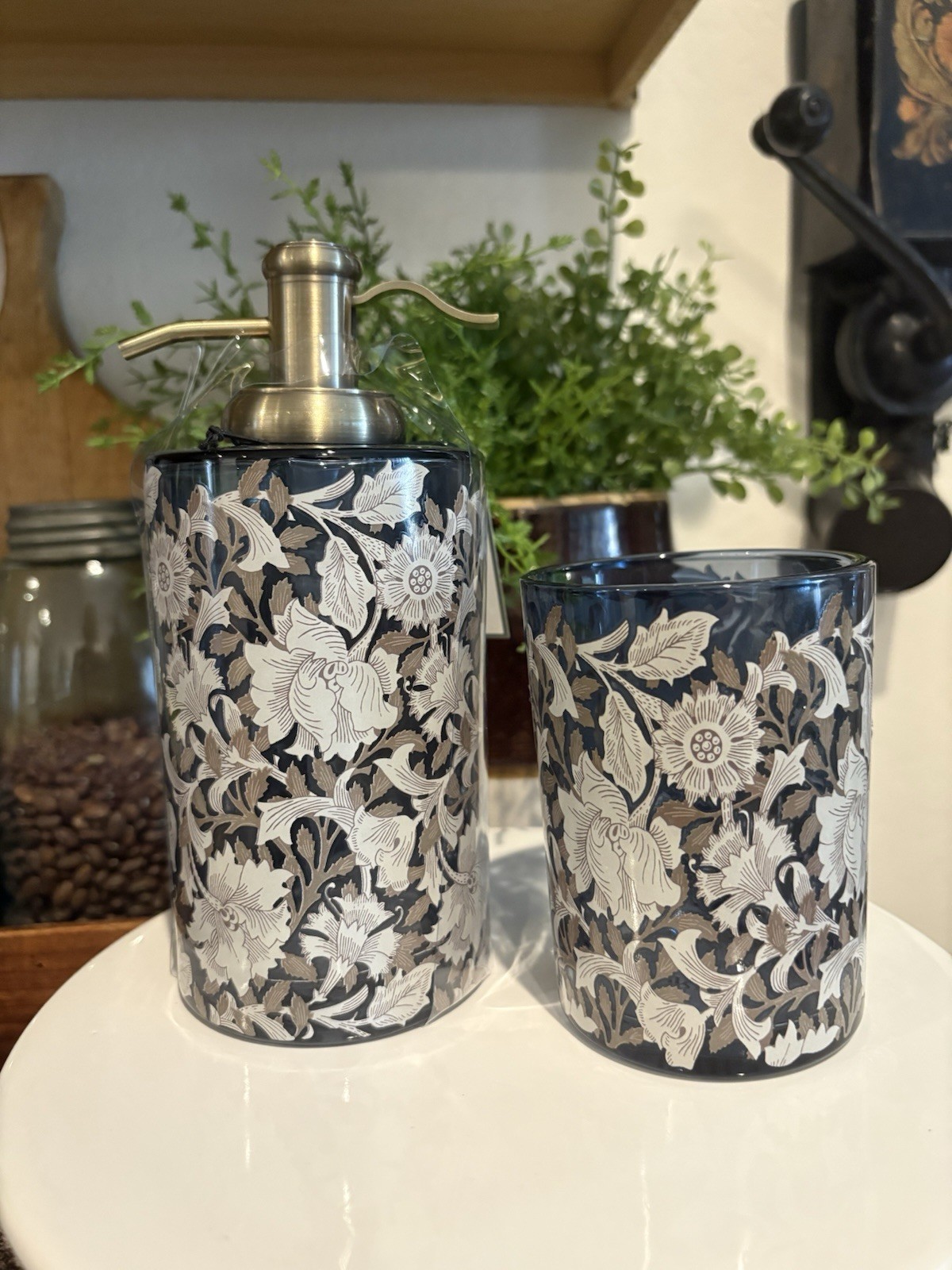 Morris and Co Beautiful 2 Pc Set Neutral Florals Soap Dispenser + Cup