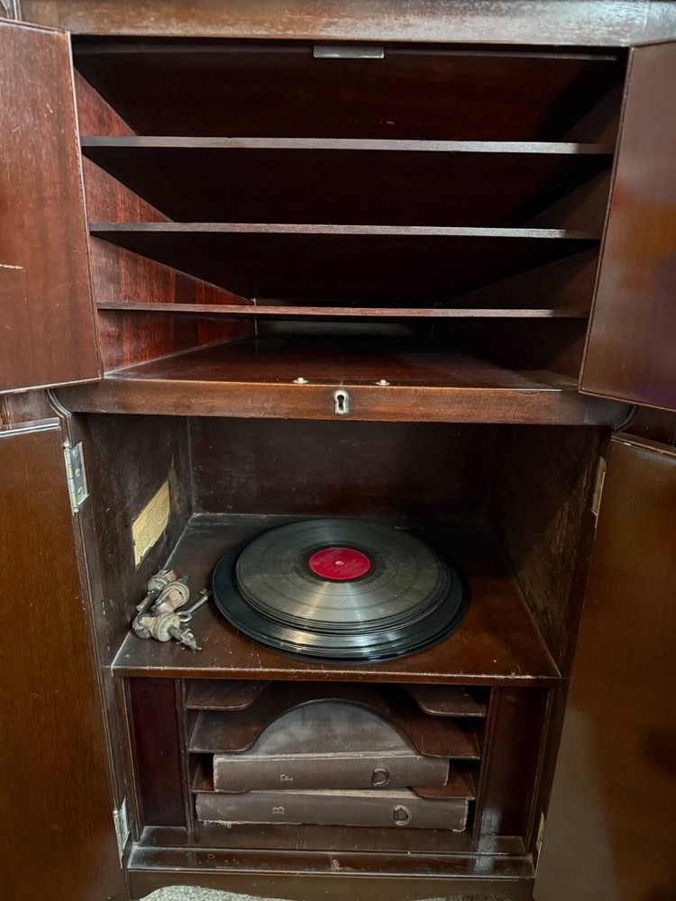 victor victrola talking machine (record player) VV-XIV