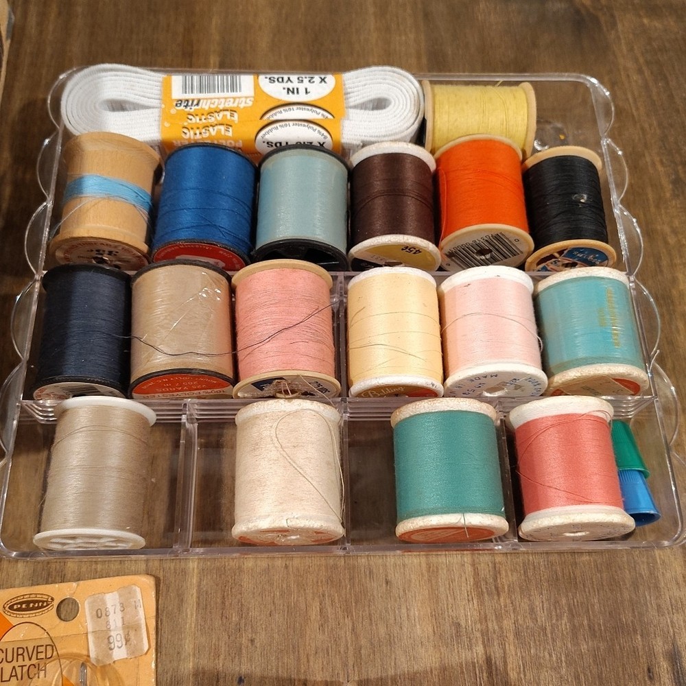 Vintage MCM Fabric Sewing Basket Box Plastic Handle Thread Pins Hook Eyelet Kit