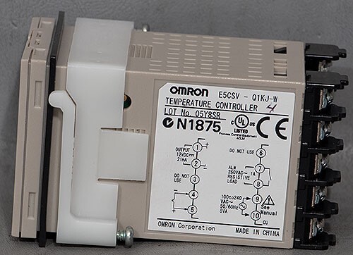 NEW Omron E5CSV-Q1KJ-W Temperature Controller