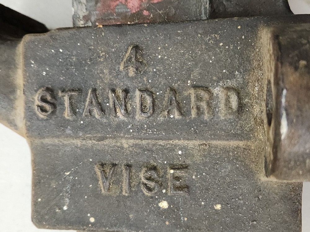 Standard Bench Vise 4" 24lbs