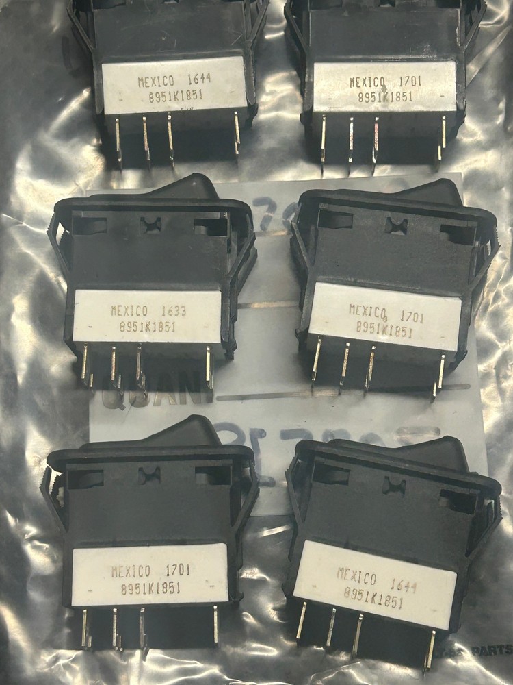 1pc Eaton 8951K1851 Electrical Engine Start Switch MCI/ASM