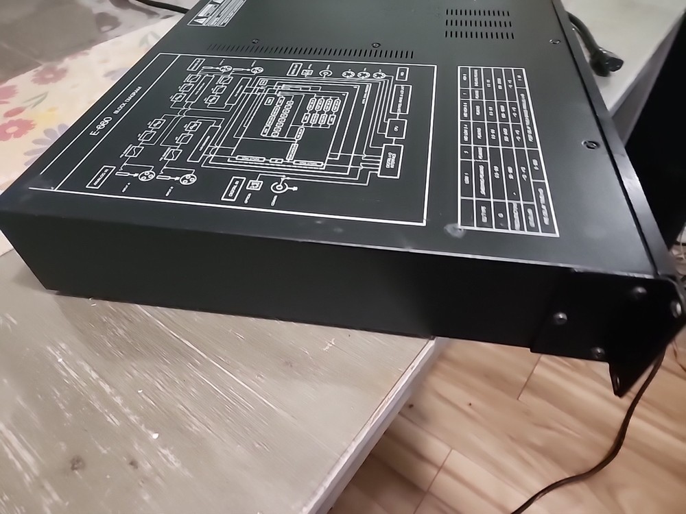 Roland E-660 Digital Stereo Parametric Mastering EQ