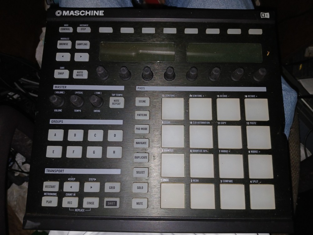 Maschine groove production studio N1 Controller No Software. Untested.