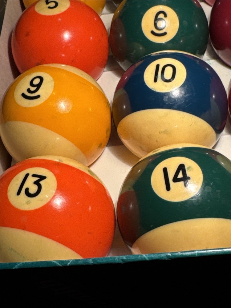 ARAMITH BILLIARD POOL TABLE BALL SET