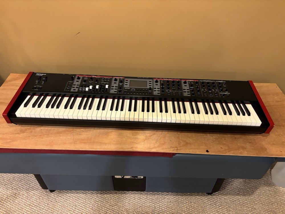 Roland Vstage 88 Note Digital Keyboard W/ 5 Separate Tone Controls