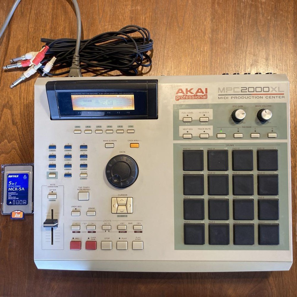 AKAI MPC2000XL Drum Machine Sampler Sampling Sequencer Working Confirmed
