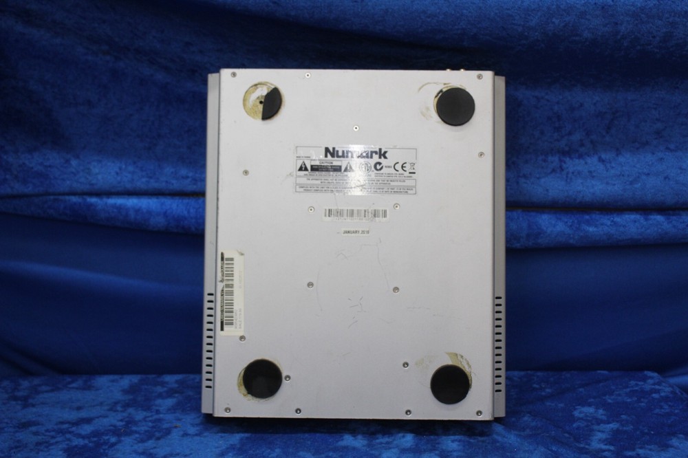 Numark V7 High-resolution Motorized Turntable Software Controller -Black