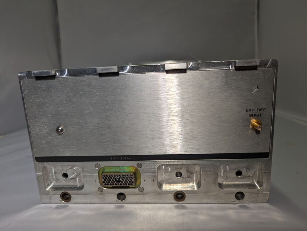 HEWLETT PACKARD 70311A CLOCK SOURCE