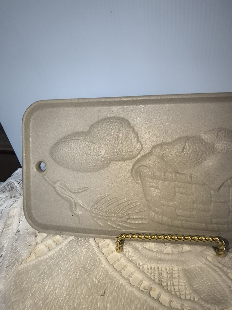 Earthenware Raised Bread Basket Motif-Bread Warmer/Warming Stone 11"
