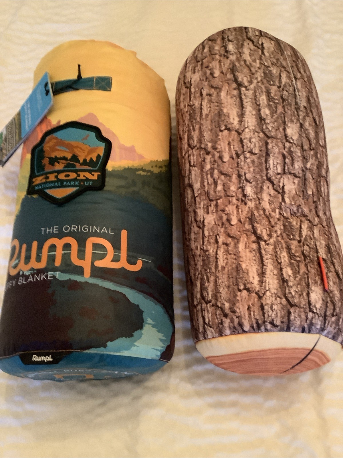 Rumpl Original Puffy Blanket NWT & Kikkerland pillow