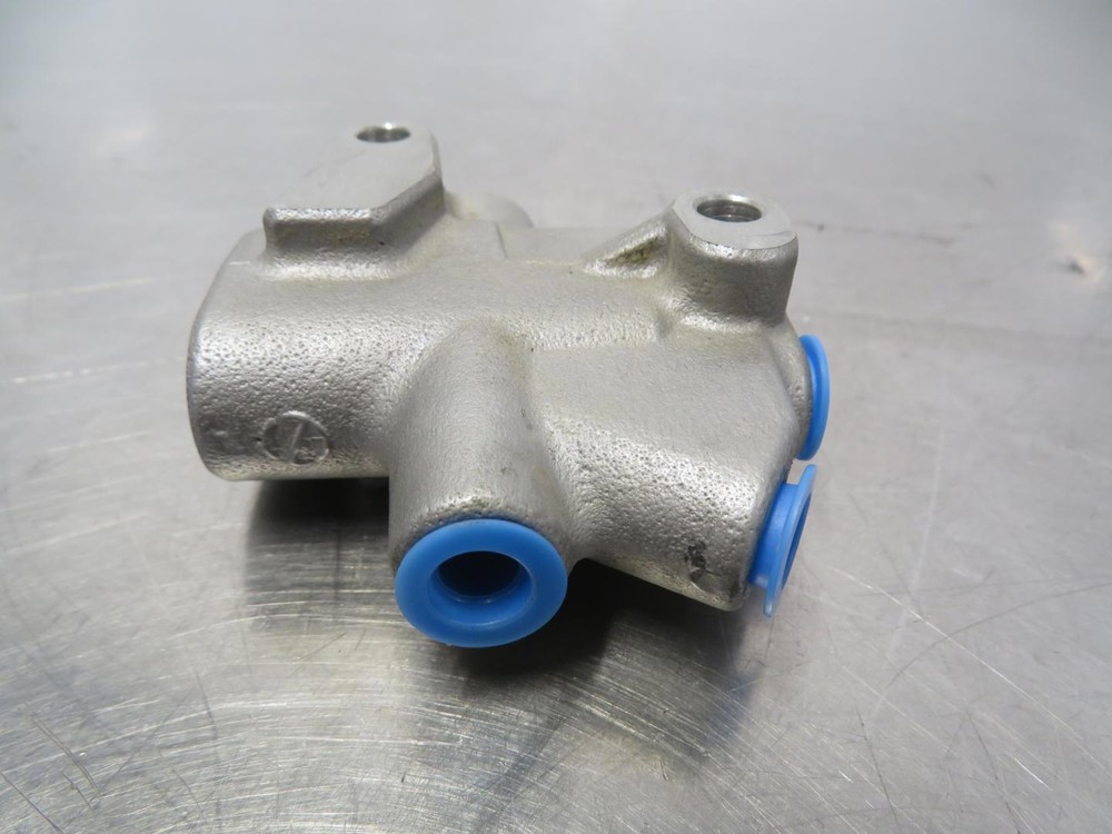 EB979 2006 06 HONDA VFR 800 INTERCEPTOR PROPORTIONING CONTROL VALVE
