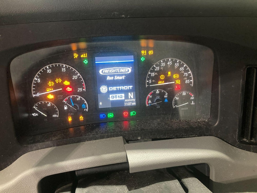 2017-2027 Freightliner CASCADIA Speedometer Instrument Cluster - Used