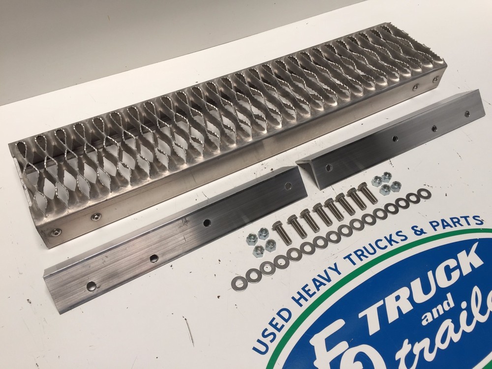 Peterbilt DPF Box Bottom Replacement Step Kit - 388 389 386