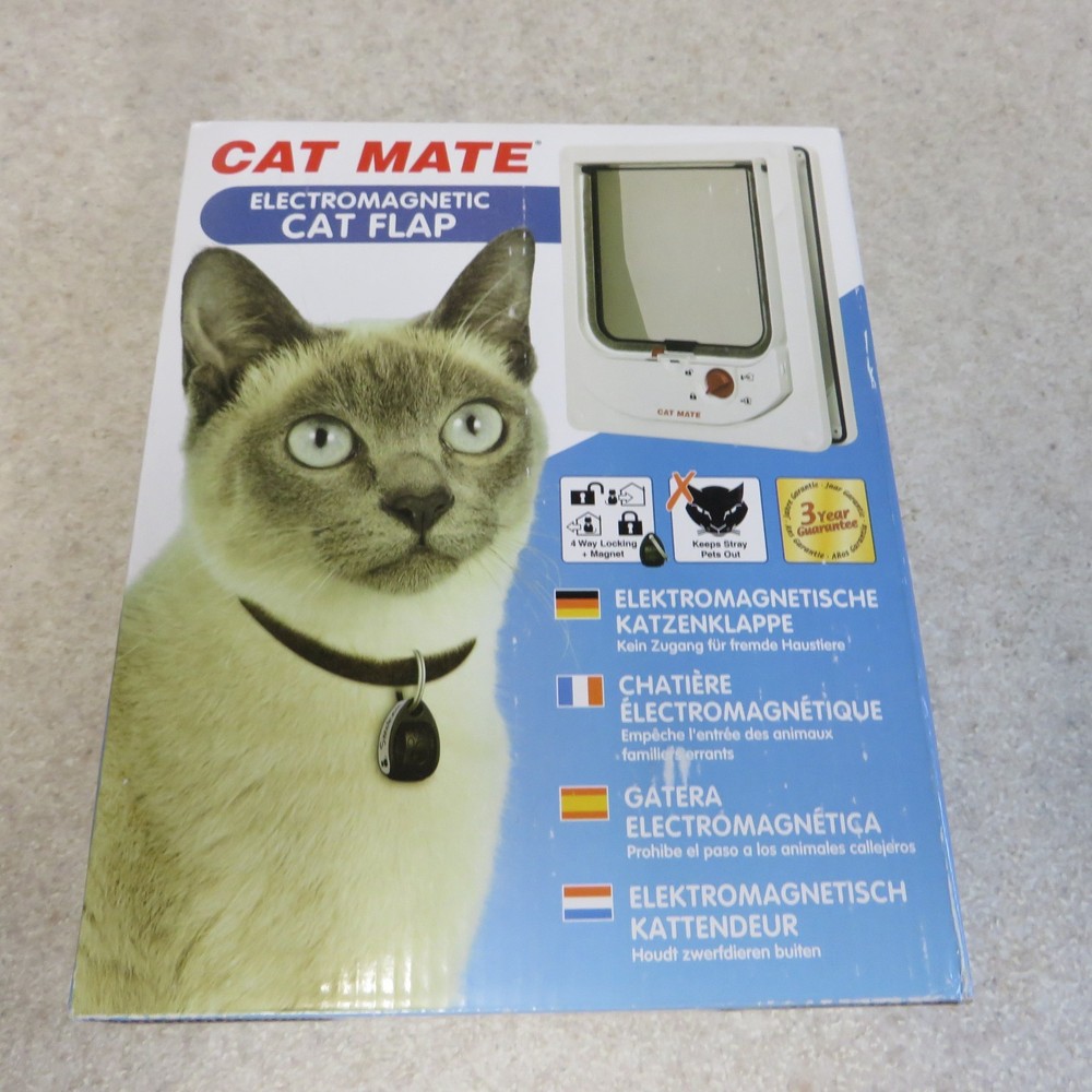 Cat Mate Electromagnetic Cat Flap, White