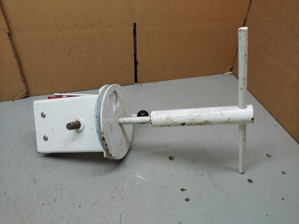 Blackburn Bike Work Bench Self Centering Jaws