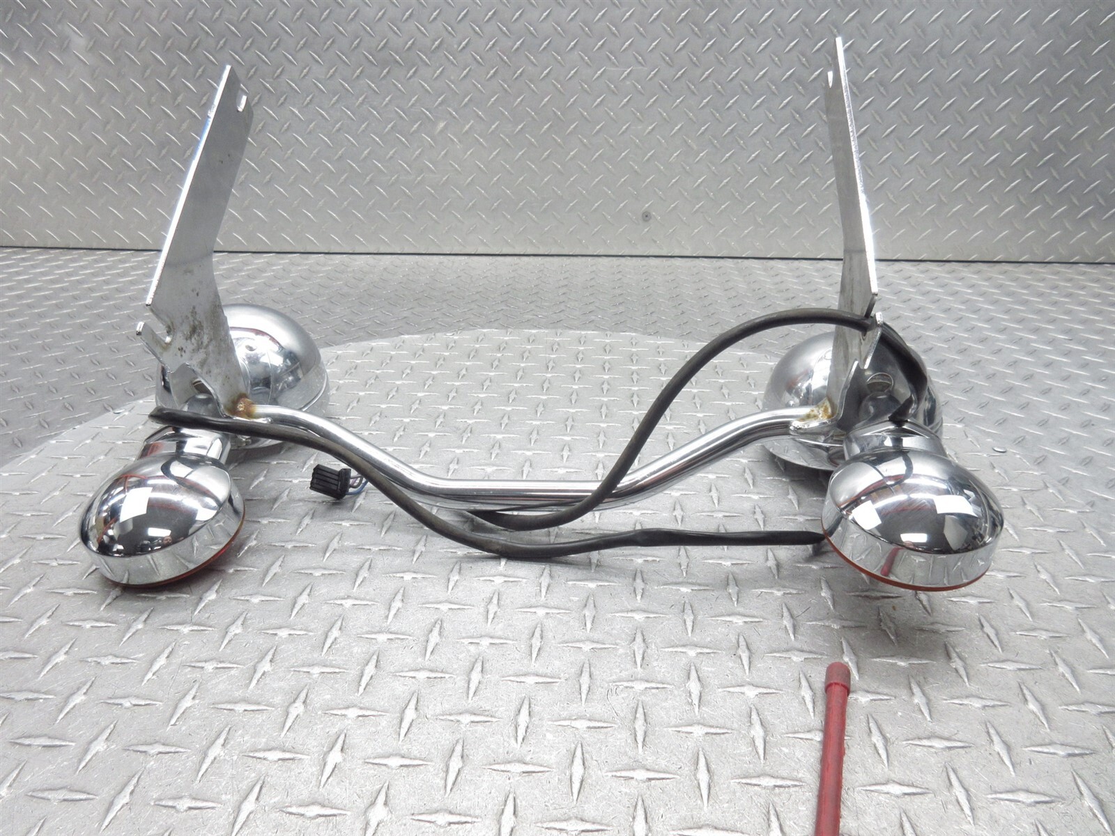 2011 Harley Electra Glide Classic FLHTC Front Fog Turn Signal Light Bar Bracket