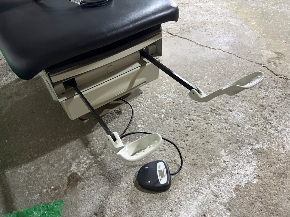 Midmark Ritter 222 Barrier-Free Power Exam Table