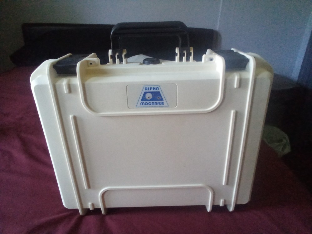 SPACE 1999 MANUAL WITH CARRYING CASE