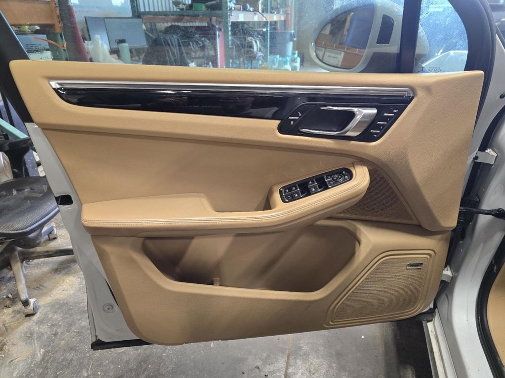 MACAN 2016 Jack 1538878